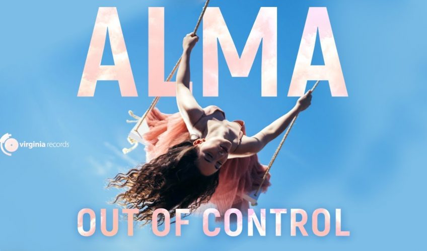 Έχοντας γνωρίσει παγκόσμια επιτυχία με τα 2  hit singles της σε λιγότερο από ένα χρόνο, η 16χρονη ALMA κυκλοφορεί ένα ολοκαίνουριο τραγούδι με τίτλο “Out Of Control”.