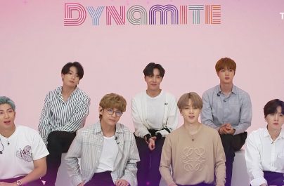 Οι BTS κυκλοφορούν το πολυαναμενόμενο single “Dynamite” με το οποίο φιλοδοξούν να προσφέρουν μία φωτεινή αχτίδα αισιοδοξίας σε μία δύσκολη περίοδο για τον κόσμο.